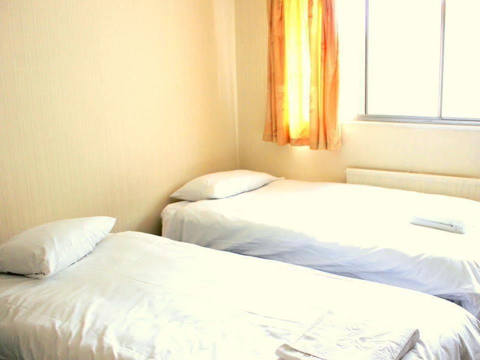 Heathrow Lodge Ґіллінґдон Екстер'єр фото