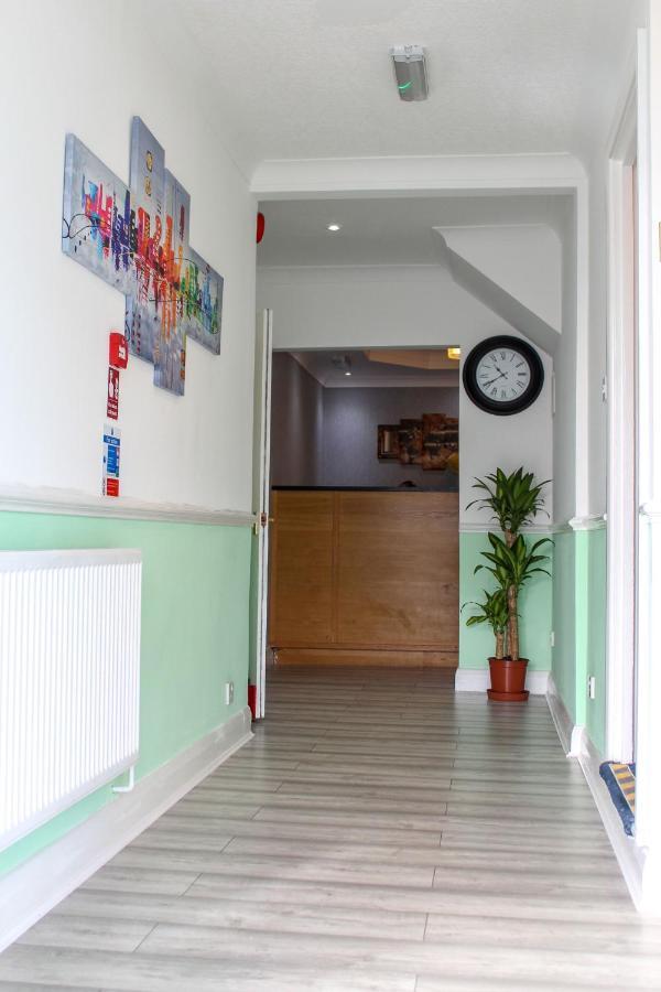 Heathrow Lodge Ґіллінґдон Екстер'єр фото