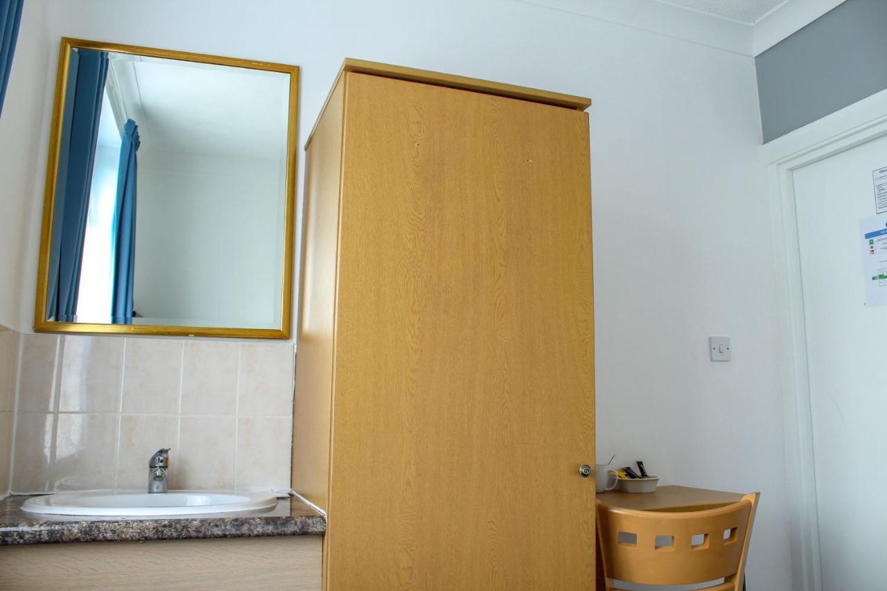Heathrow Lodge Ґіллінґдон Екстер'єр фото